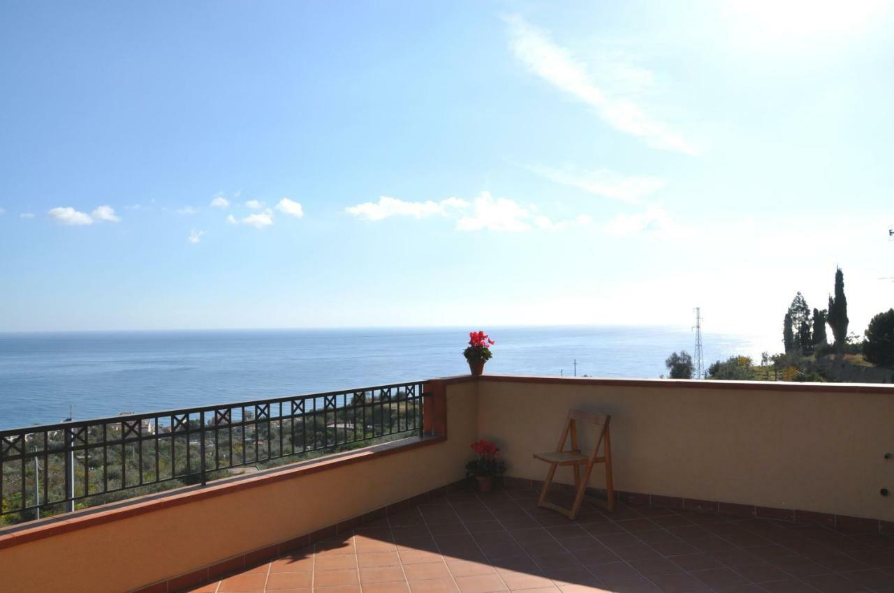 Villa Gemma Di Mare Santa Teresa Di Riva Exterior photo