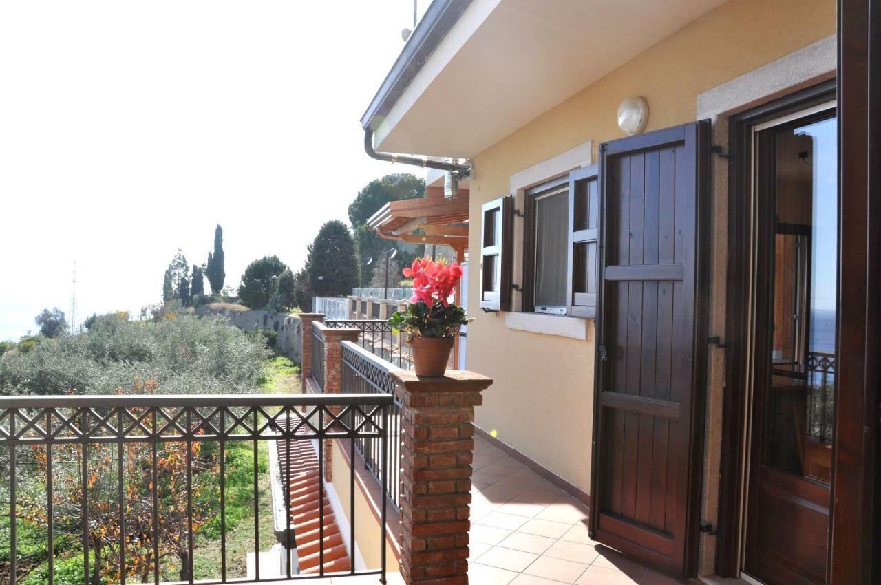 Villa Gemma Di Mare Santa Teresa Di Riva Exterior photo
